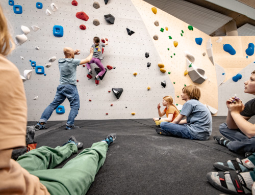 Familienguide: Sicher klettern, entspannt bouldern!
