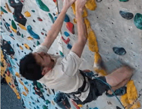 Flo klettert die Sinter-Route in Freimann
